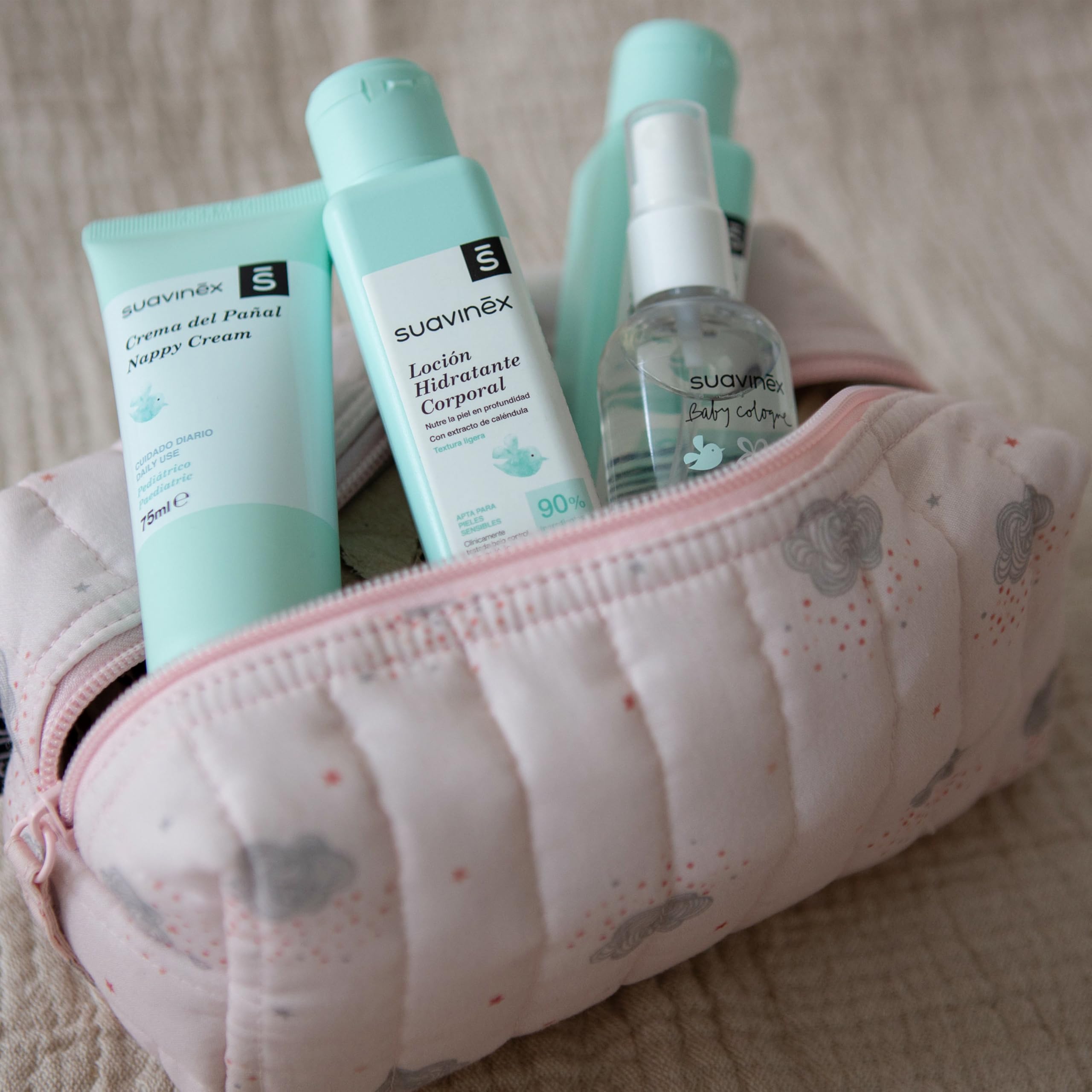 suavinex-trousse-de-toilette-b-b-rose-dreams-coffret-soin-nouveau-n-gel-shampoin image 2
