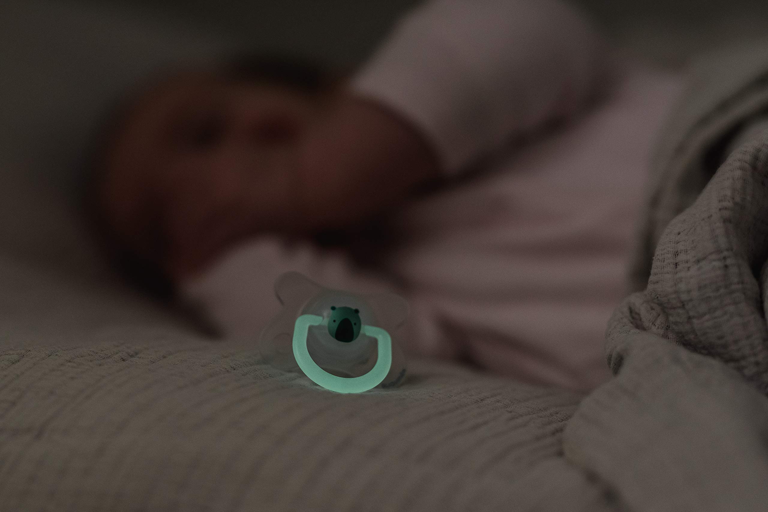 suavinex-set-de-2-sucettes-phosphorescentes-night-day-sym-triques-silicone-t-tin image 7