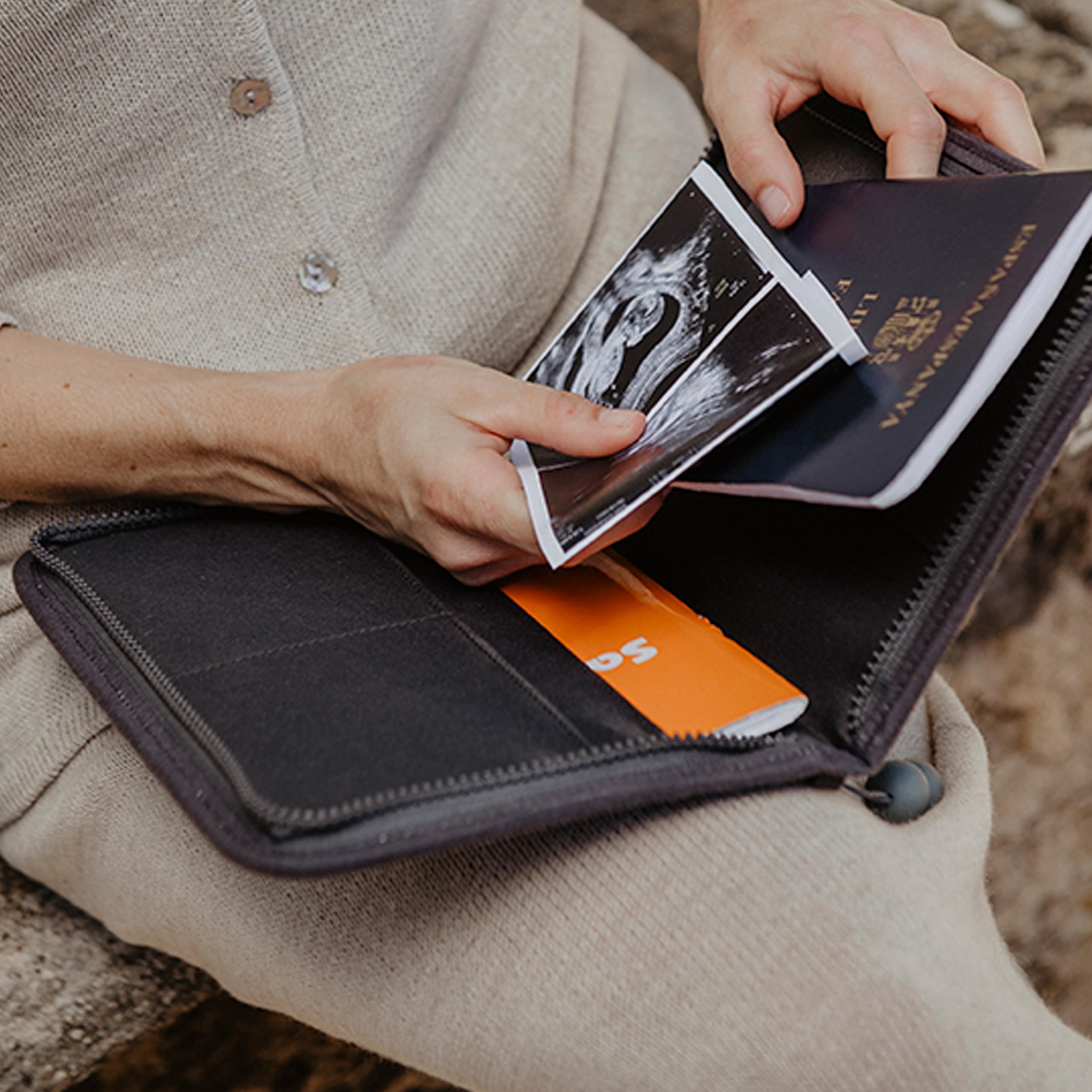 suavinex-prot-ge-carnet-de-sant-b-b-wonderland-pochette-documents-fermeture-clai image 2