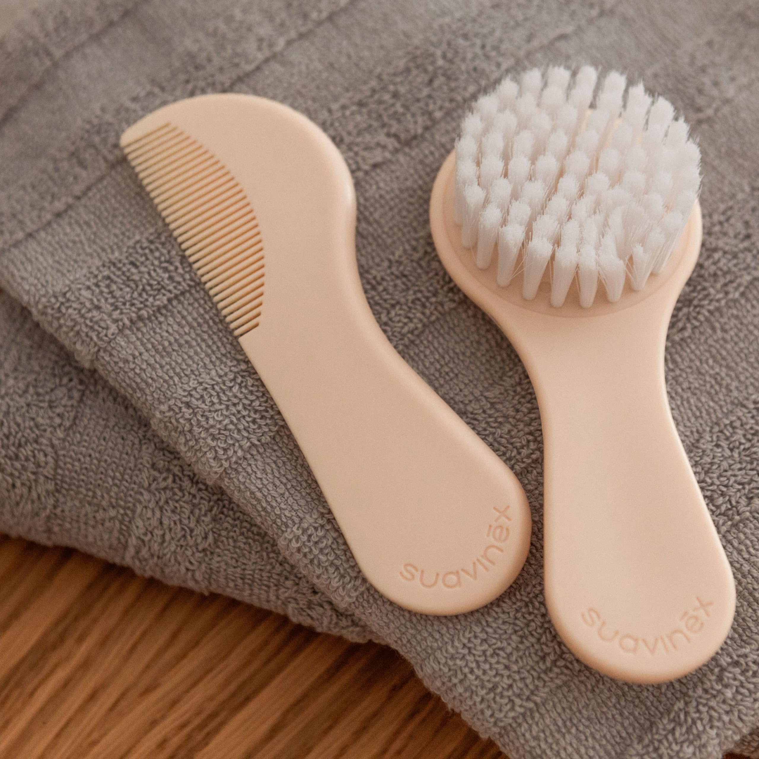 suavinex-brosse-et-peigne-b-b-set-cheveux-nouveau-n-fibres-denses-et-douces-dent image 5