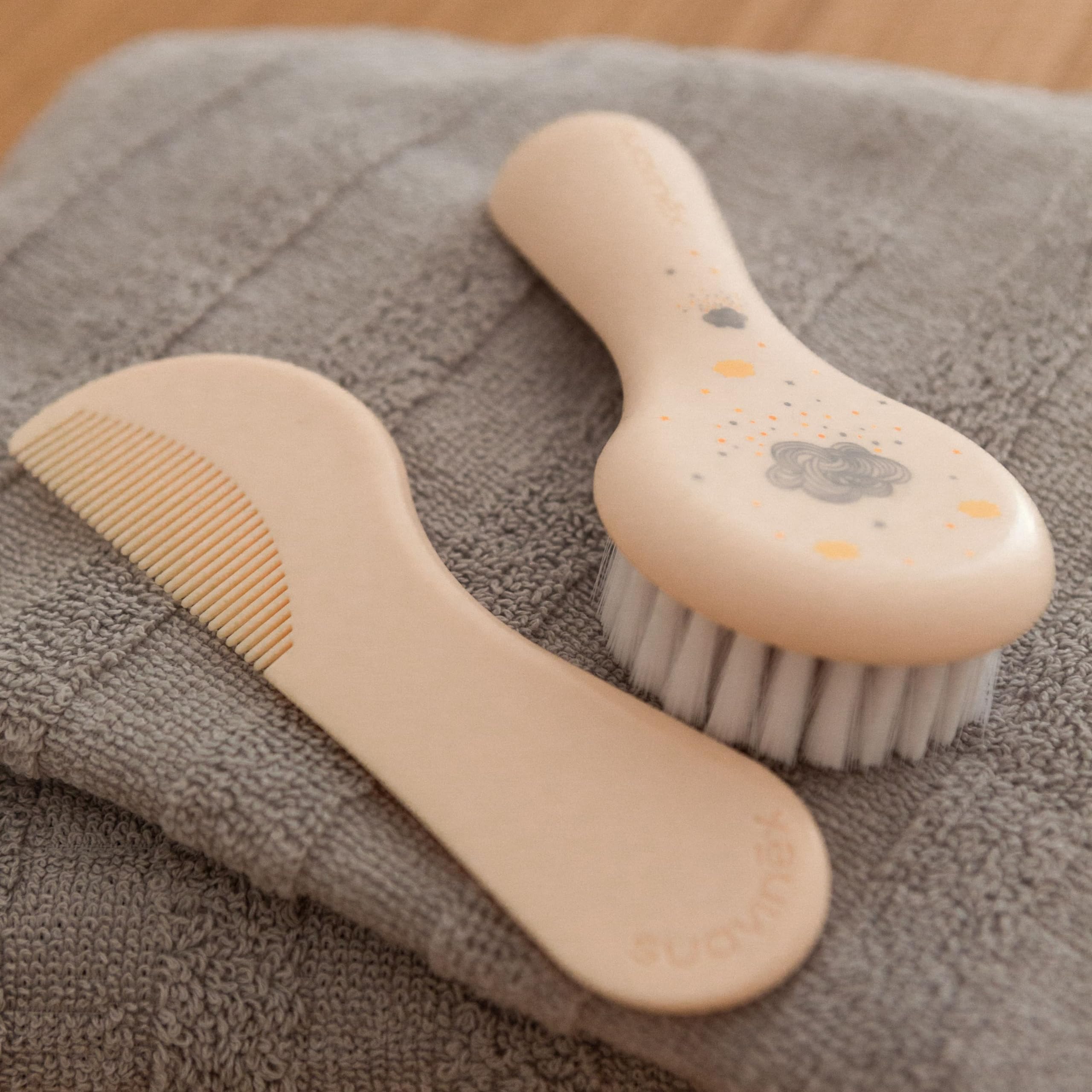 suavinex-brosse-et-peigne-b-b-set-cheveux-nouveau-n-fibres-denses-et-douces-dent image 6