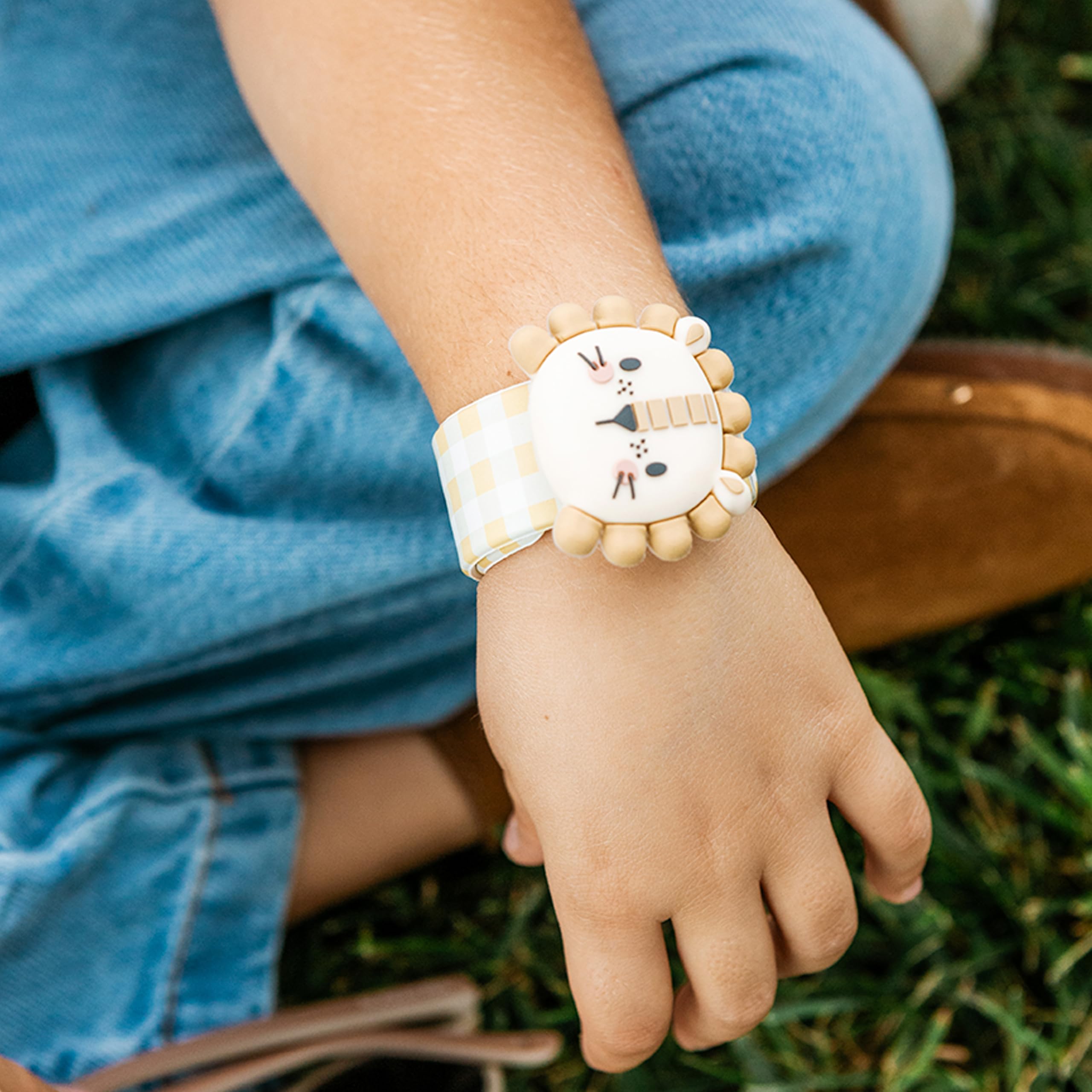suavinex-bracelet-citronnelle-huiles-essentielles-mod-le-lion-2-recharges-30-jou image 2
