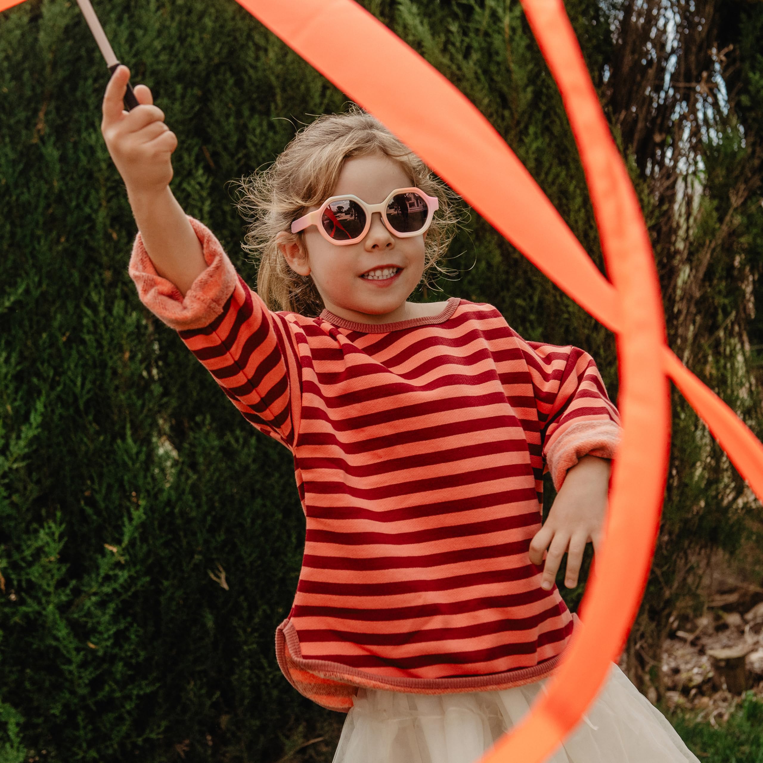 suavinex-studio-2026-lunettes-de-soleil-enfants-hexagonales-vert-3-8-ans-polaris image 2