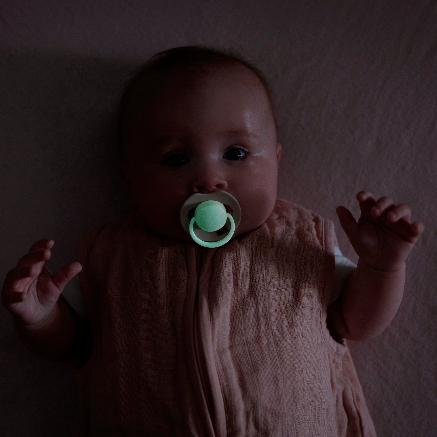 difrax-sucette-dynamique-prime-glow-0-6-mois-lot-de-4-baby-blue-blue-et-ivory-bl image 4